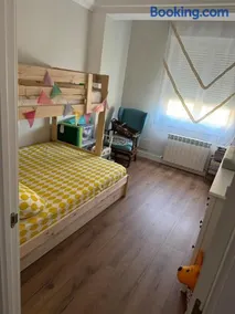 Apartamento Premium para Familias y Grupos Parking cercano Ascensor AC - Image 2