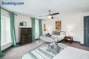 Large Bi-level Apartment in Heart of Manayunk - Image 3