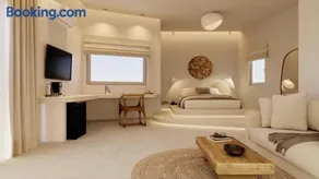 Calma Luxury Studios & Suites - Image 2