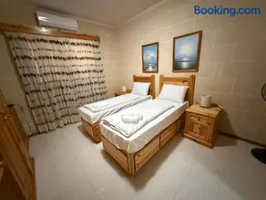 Sunset Ramla View Court - Gozo 2-Bedroom Retreat with Stunning Ramla Bay Views - Image 3