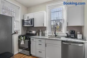 Squirrel Hill Chic Spacious 1BR Parking Gym - Image 5
