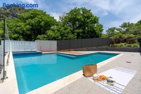 CENTRAL NO 5 LUXURY APARTMENT - Image 1