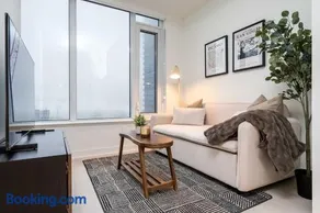 Modern 1BR Escape in Prime Yorkville - Image 1