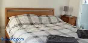 Top floor flat with sea view - Image 5