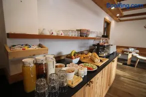 Garní Nëidia - Image 1
