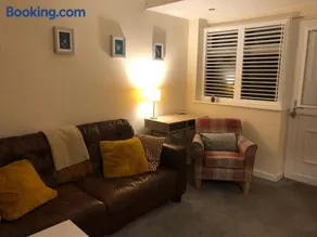 M60 Modern Studio Appartment with free parking - Image 3