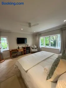 7 on Churchill Guest House - Image 1