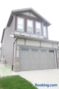 Luxury Private Suite, Near Calgary Airport - Image 2