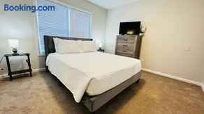 Vacay escape, private rooms in Charlotte with shared common spaces - Image 2