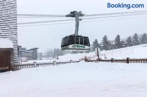 The Queens Slopeside Hideaway - Image 2