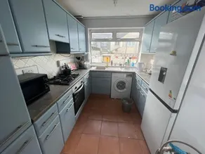 Cheerful Two Bedrooms Town house with free parking - Image 1