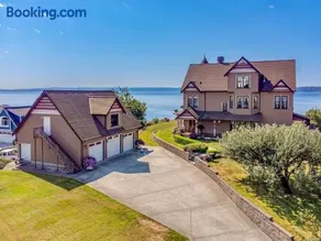 Luxury Bayfront Oasis with Private Beach Access, Near Tulalip Casino and Outlets! - Image 2