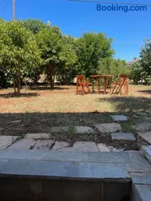 Cosy spot near the beach only 45 min from Athens - Image 5