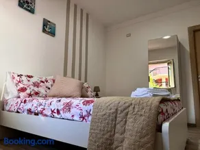 Elegant Dei Rooms - Image 3