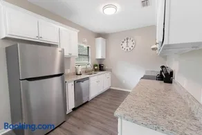 Spacious Country Living with Bright Stars! - Image 4