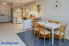 Lovely 3BD flat with PARKING and SEA VIEW by Flаt Manаger - Image 2