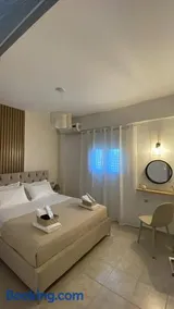 Woodoven home - pool, bbq & outdoor cinema - Image 2