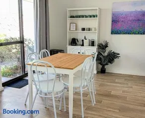 Boutique Home Close to Town and Nature - Image 1