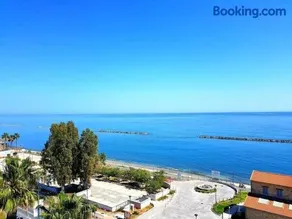 Pigeon Beach Hotel Apartments - Image 5