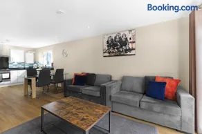 Heathrow Living 2BDR 2BA Apt by 360 Stays - Apt 12 - Image 4