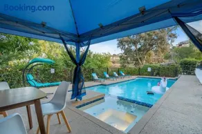Entire Private Home with Big Yard, View, King Bed, Parking, 4 Bedrooms 3 Bathrooms, Available Now - Image 3