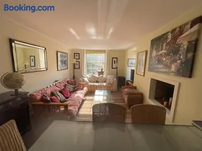 Central Georgian Garden Flat with Free Parking - Image 3