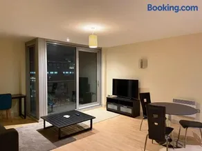 Premium 2 Bedroom Apartment in Central Manchester with Parking - Image 1