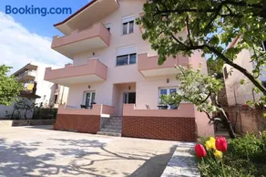 Turka Lake House - Image 1