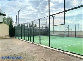 Precioso chalet con piscina y pista de padel - Image 1
