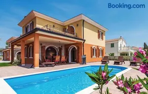 Three-Bedroom Holiday Home In Vabriga - Image 1