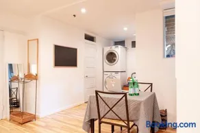 Huge Studio w Full Kitchen W D Parking - Image 5