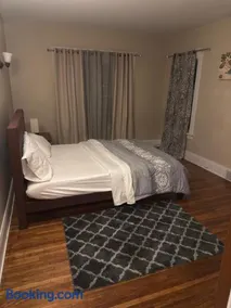 Gorgeous 3 BR Lower Unit Home - Image 4