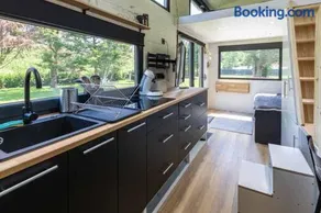 Mini maison Tiny house 6 per 3800m2 jardin Jacuzzi - Image 1