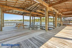 Lake Escape Paradise Premier fishing getaway - Image 4