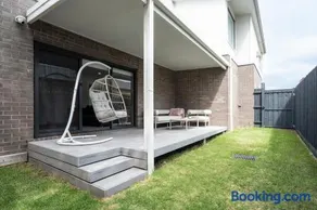 Seaside Family Retreat - Image 2