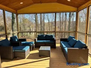 Lake Lanier 3BR Cozy Retreat with Screened Porch, Deck and Dock - Image 2
