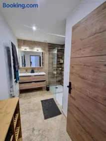 Maison 2 chambres avec extérieur et jacuzzi - Image 2
