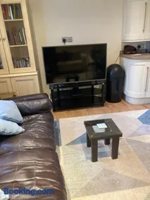 Broxbourne Two-Bedroom Apartment Close To Amenities - Image 3