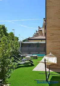 Charming Home with Pool and Garden, Just Outside Madrid - Image 1