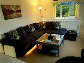 Idyllic 2 Bedroom Self-Contained UpsideDown Annexe - Image 4