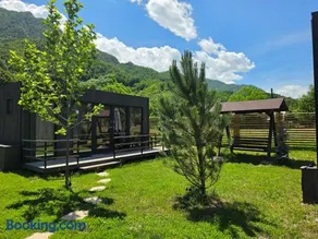 Legenda Lotrilor - Căsuțe & Glamping Brezoi - Image 1