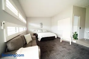 Lakeview Hideaway - Image 4