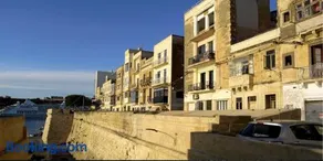 Bastion corner Close to the bus station and ferry to Valletta - Image 4
