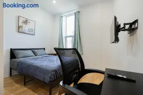 Cozy Studio Near Downtown Montreal With Parking - Image 3