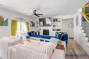Luxury Property with Swim Spa, Game Room, Fitness Center - Image 2