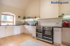 Raynham Breck - Image 5