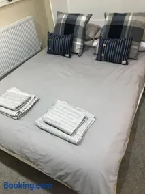 M60 Modern Studio Appartment with free parking - Image 2