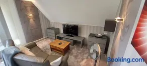 Voll ausgestattete Wohnung mit Garten und Grill - Image 2