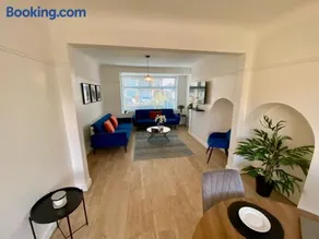Mackets House - Hunts Cross - Sleeps 7 -Parking - Image 4
