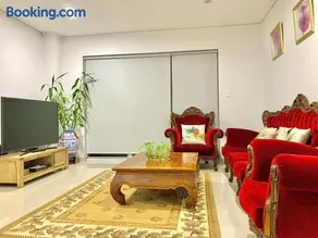 Bankstown 4 Br house close to Shopping & Station - Image 1